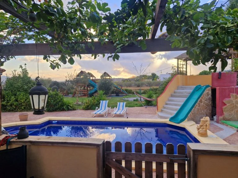 Pool von der Bar aus