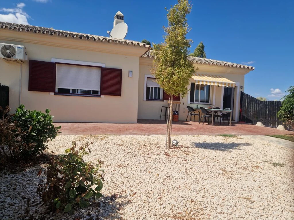 Vakantieappartement met terras en grindtuin bij Rancho Pancho in Alhaurín el Grande